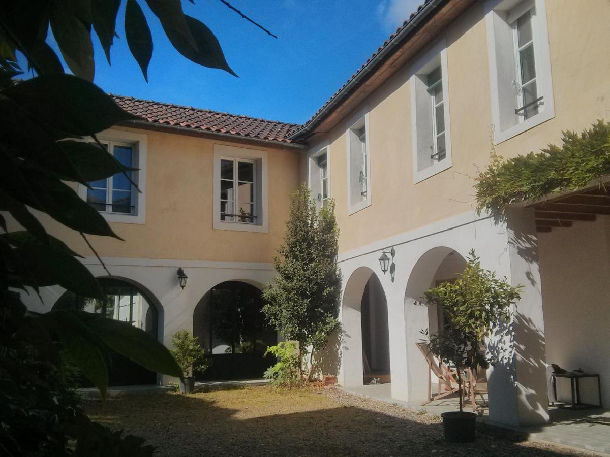 De L'Autre Cote Bed & Breakfast Garlin Bagian luar foto