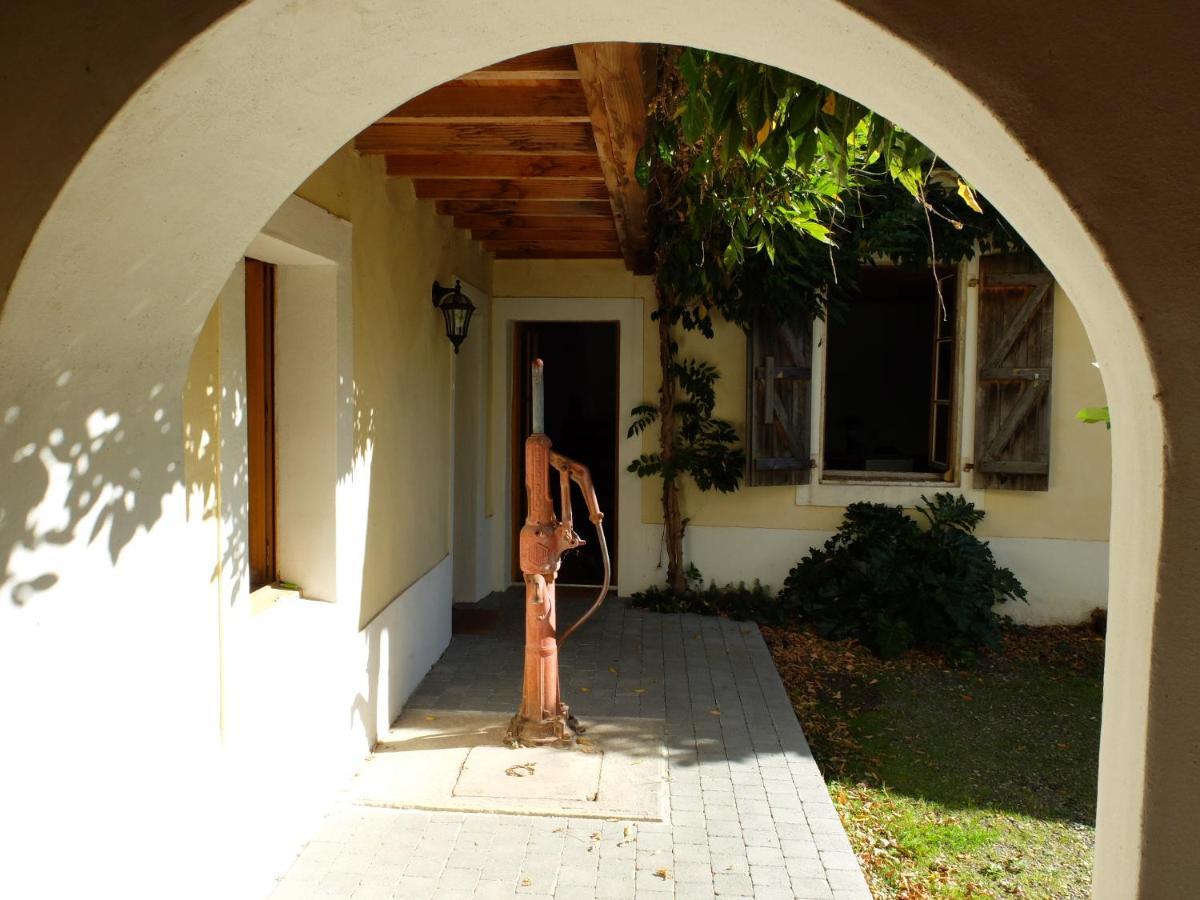 De L'Autre Cote Bed & Breakfast Garlin Bagian luar foto