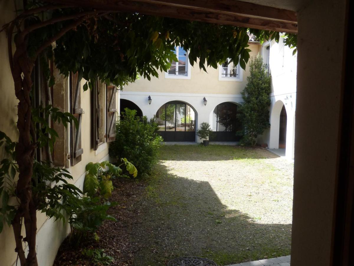 De L'Autre Cote Bed & Breakfast Garlin Bagian luar foto