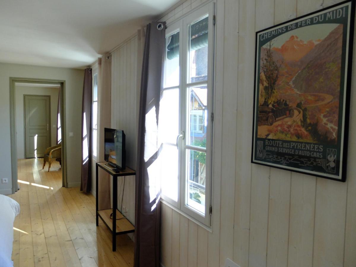 De L'Autre Cote Bed & Breakfast Garlin Bagian luar foto