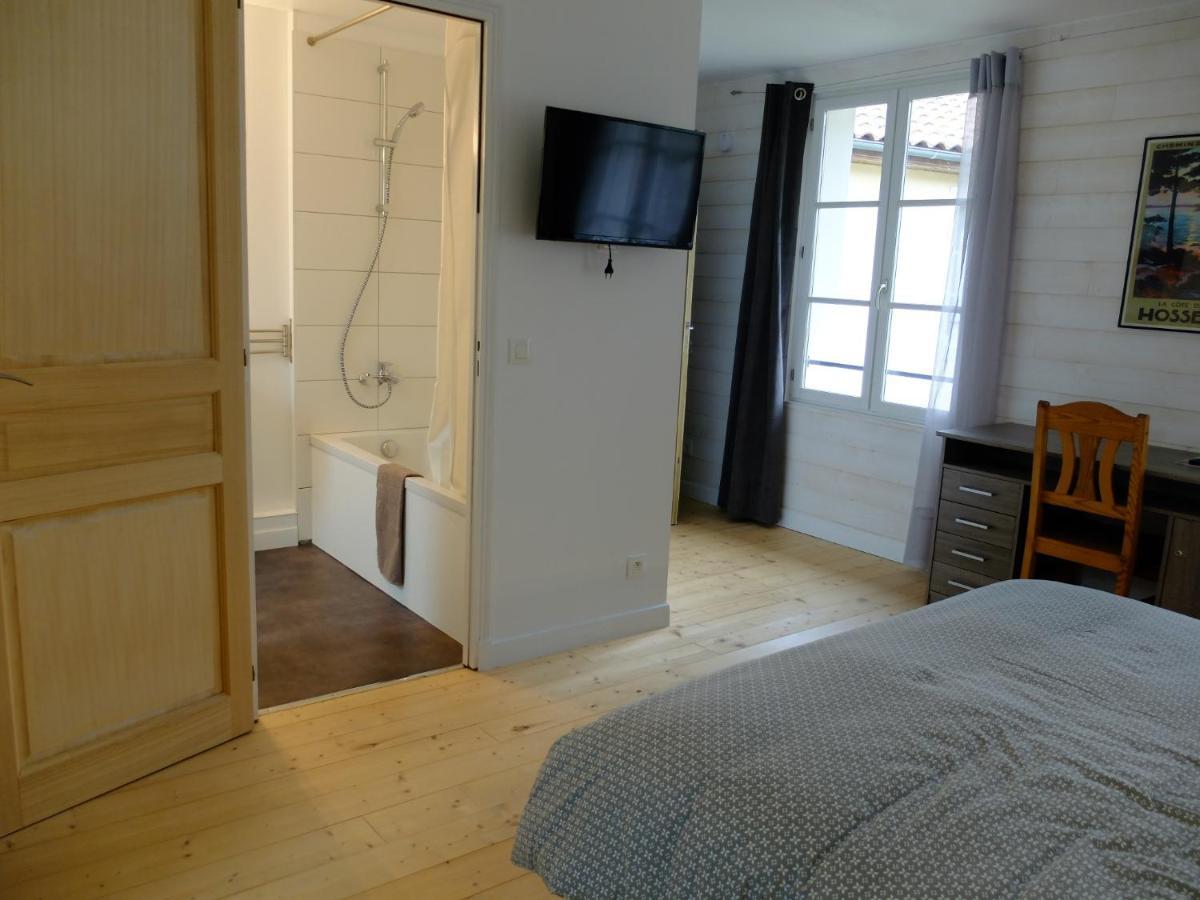 De L'Autre Cote Bed & Breakfast Garlin Bagian luar foto