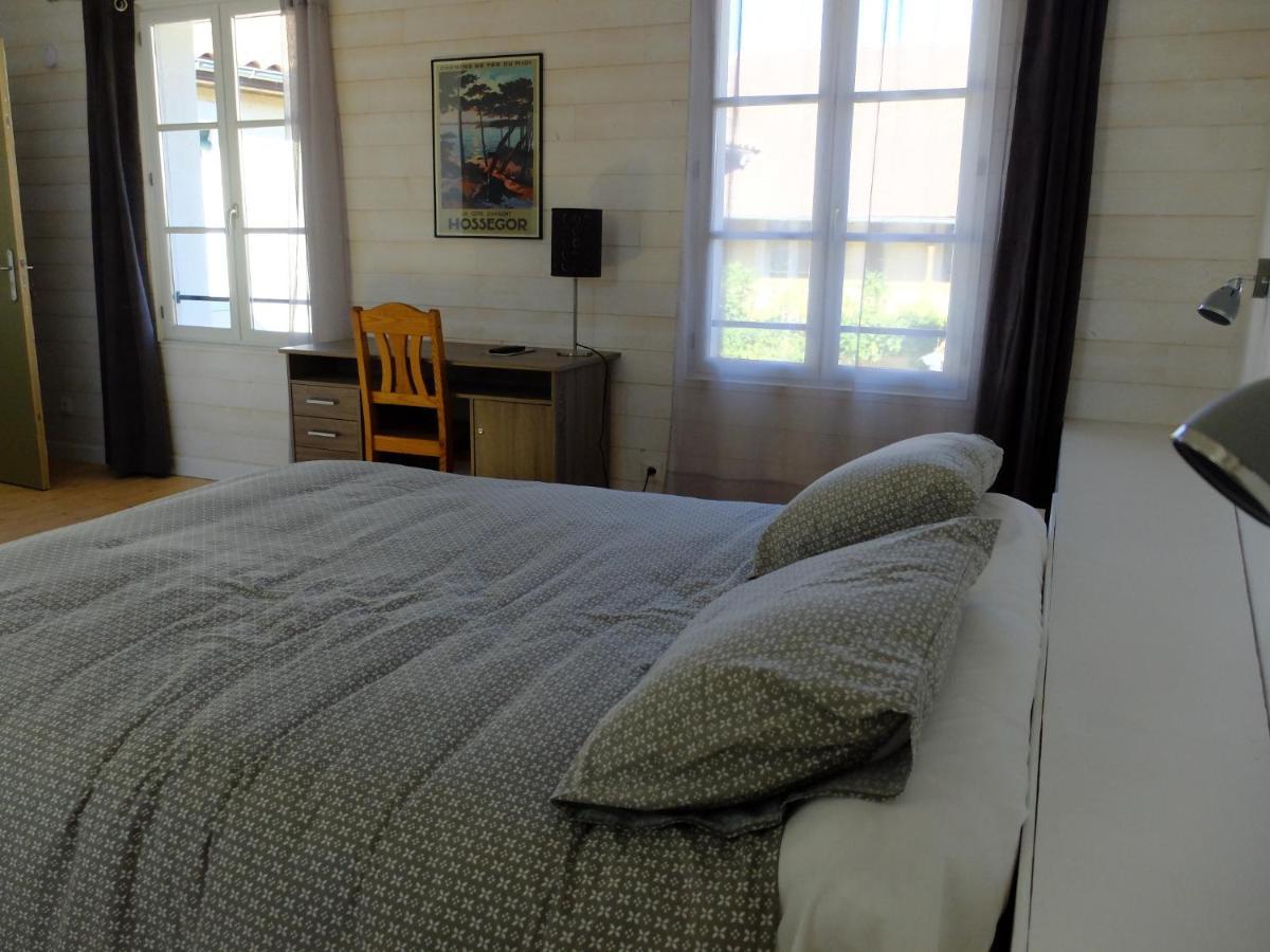 De L'Autre Cote Bed & Breakfast Garlin Bagian luar foto